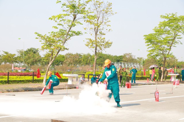 Mê Linh: Hội thi nghiệp vụ chữa cháy và cứu nạn, cứu hộ của lực lượng dân phòng và dân quân năm 2022 - Ảnh 3.