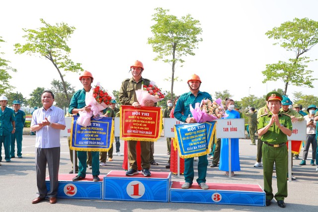 Mê Linh: Hội thi nghiệp vụ chữa cháy và cứu nạn, cứu hộ của lực lượng dân phòng và dân quân năm 2022 - Ảnh 4.