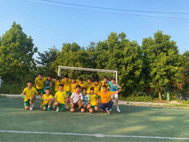 Đội bóng xã Tiến Thịnh vào bán kết giải bóng đá thiếu niên huyện Mê Linh năm 2022
 - Ảnh 1.