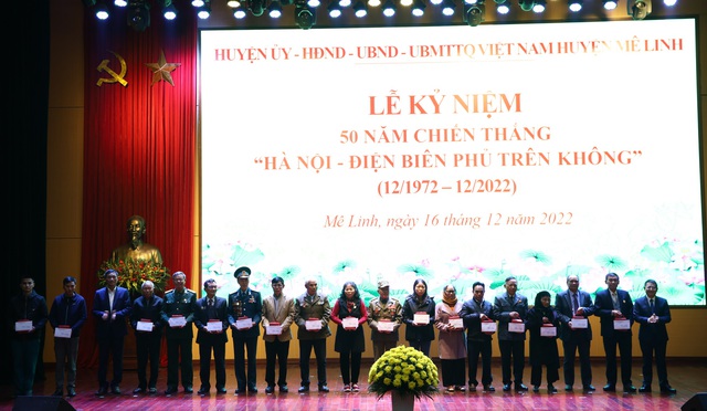 Huyện Mê Linh long trọng kỷ niệm 50 năm chiến thắng &quot; Hà Nội - Điện Biên Phủ trên không&quot; - Ảnh 5.