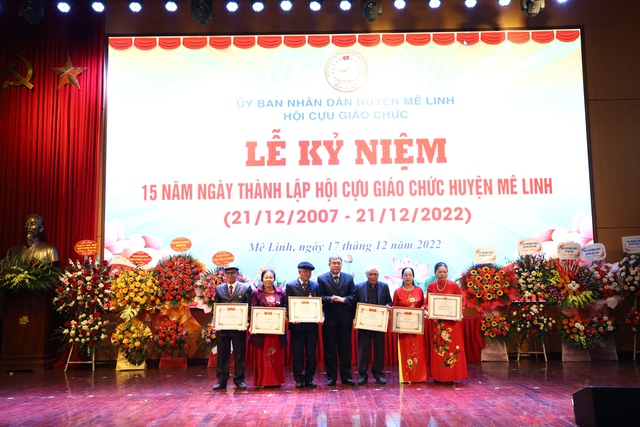 Hội Cựu giáo chức huyện Mê Linh kỷ niệm 15 năm thành lập Hội - Ảnh 9. Hội Cựu giáo chức huyện Mê Linh kỷ niệm 15 năm thành lập Hội - Ảnh 9.