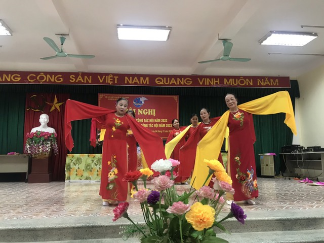 Hội LHPN xã Tiền Phong tổ chức hội nghị tổng kết công tác Hội và phong trào phụ nữ năm 2022, triển khai phương hướng nhiệm vụ công tác Hội và phong trào phụ nữ năm 2023 - Ảnh 23.