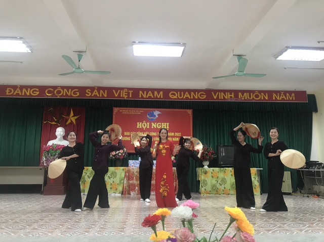 Hội LHPN xã Tiền Phong tổ chức hội nghị tổng kết công tác Hội và phong trào phụ nữ năm 2022, triển khai phương hướng nhiệm vụ công tác Hội và phong trào phụ nữ năm 2023 - Ảnh 28.