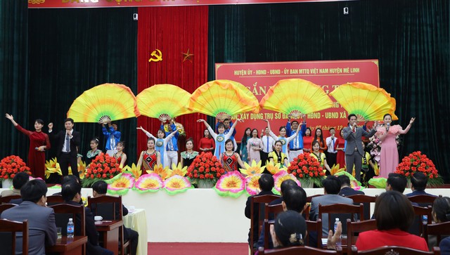 Lễ gắn biển công trình trụ sở Đảng ủy - HĐND - UBND xã Tam Đồng chào mừng huyện Mê Linh đạt chuẩn nông thôn mới - Ảnh 9.