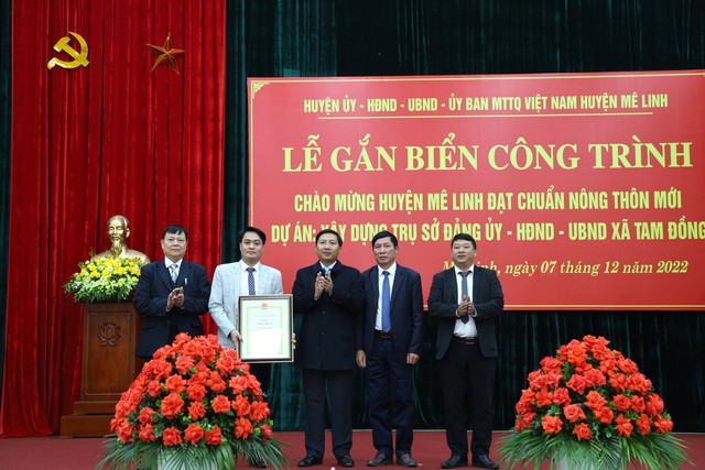 Lễ gắn biển công trình trụ sở Đảng ủy - HĐND - UBND xã Tam Đồng chào mừng huyện Mê Linh đạt chuẩn nông thôn mới - Ảnh 3.