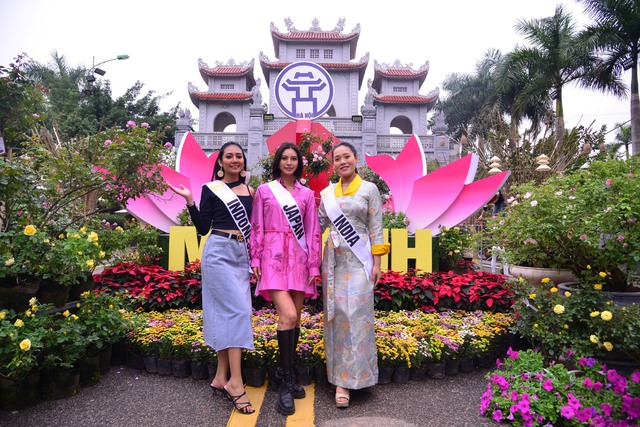 Các thí sinh dự thi Hoa hậu Du lịch Thế giới thăm quan, làm lễ dâng hương Đền Hai Bà Trưng và trải nghiệm tại Lễ hội hoa Mê Linh - Ảnh 8.