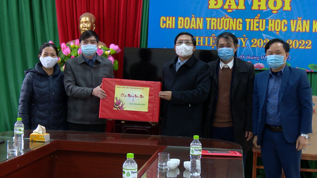 Đồng chí Nguyễn Thanh Liêm- Bí thư Huyện ủy kiểm tra công tác phòng, chống dịch tại xã Văn Khê - Ảnh 1.