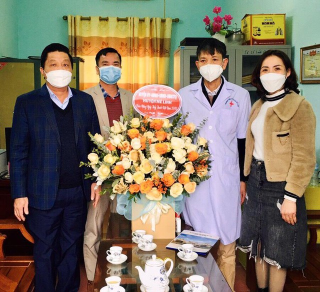 Đồng chí Phó Chủ tịch UBND huyện Trần Thanh Hoài thăm, chúc mừng các đơn vị Y tế trên địa bàn nhân Ngày Thầy thuốc Việt Nam 27/2 - Ảnh 2.