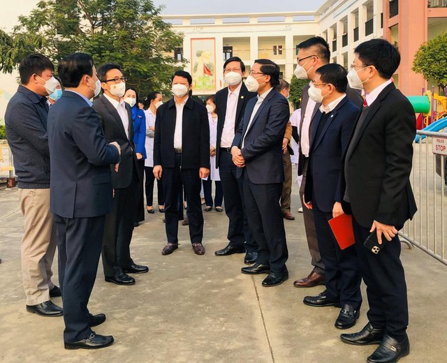 Phó Thủ tướng Vũ Đức Đam thăm, chúc mừng Bệnh viện Đa khoa huyện Mê Linh và Trạm y tế lưu động xã Chu Phan - Ảnh 3.