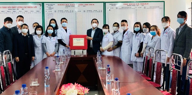 Phó Thủ tướng Vũ Đức Đam thăm, chúc mừng Bệnh viện Đa khoa huyện Mê Linh và Trạm y tế lưu động xã Chu Phan - Ảnh 6.
