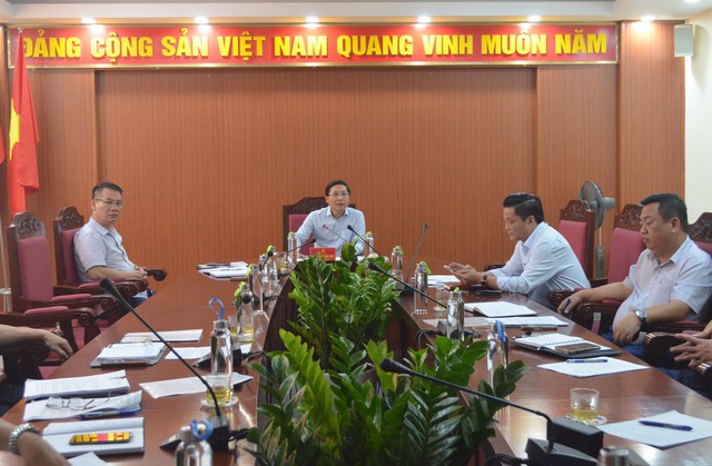 Đồng chí Bí thư Huyện ủy Nguyễn Thanh Liêm làm việc với chủ đầu tư Dự án Khu nhà vườn Kim Quy Villa và Dự án Khu nhà ở ven sông Long Việt - Ảnh 1.