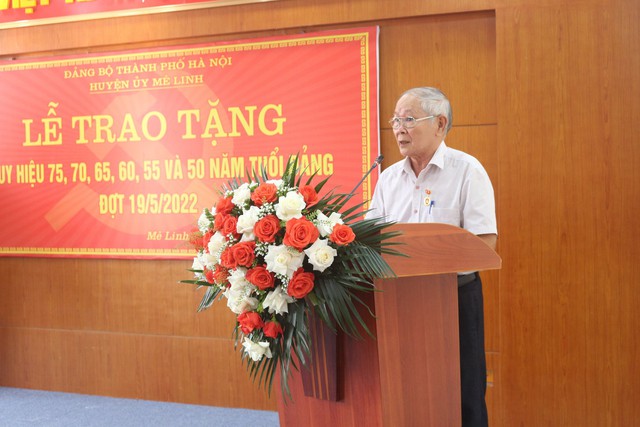 Huyện Mê Linh: 119 đảng viên được trao Huy hiệu Đảng đợt 19/5 - Ảnh 4.