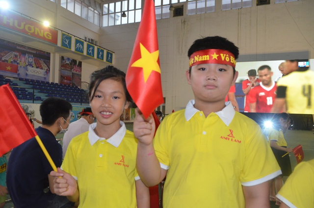Mê Linh: Hừng hực khí thế cổ vũ U.23 Việt Nam - Ảnh 7.