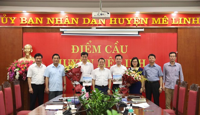 UBND huyện Mê Linh tổ chức Hội nghị công bố các Quyết định của Chủ tịch UBND huyện về công tác cán bộ - Ảnh 1.