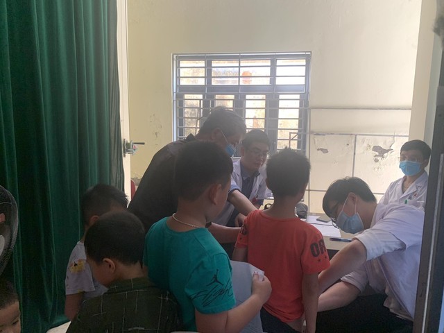 Bệnh viện Đa Khoa huyện tổ chức Khám sàng lọc dị tật sinh dục, tiết niệu và dậy thì sớm ở trẻ em từ 1 đến 10 tuổi xã Hoàng Kim - Ảnh 2.