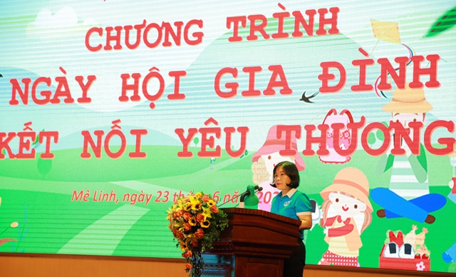 Hội LHPN huyện Mê Linh tổ chức chương trình &quot;Ngày hội gia đình, kết nối yêu thương&quot; và trao giải cuộc thi vẽ tranh &quot;Gia đình trong mắt em&quot; - Ảnh 2.