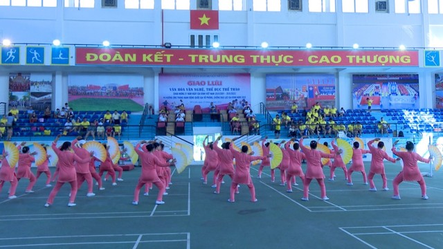 Mê Linh: Giao lưu văn hóa văn nghệ, thể dục thể thao nhân kỷ niệm 21 năm Ngày Gia đình Việt Nam 28/6 - Ảnh 7.