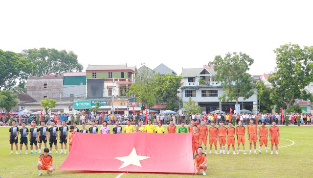 Đội FC Tiền Phong vô địch giải Bóng đá tranh cúp Hai Bà Trưng huyện Mê Linh năm 2022 - Ảnh 1.