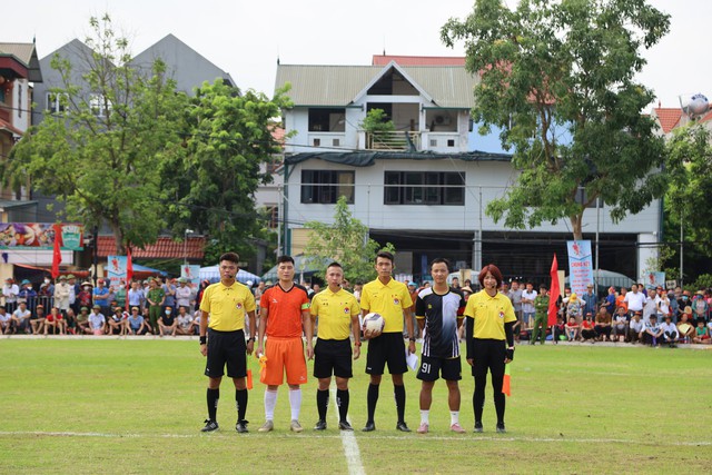 Đội FC Tiền Phong vô địch giải Bóng đá tranh cúp Hai Bà Trưng huyện Mê Linh năm 2022 - Ảnh 2.