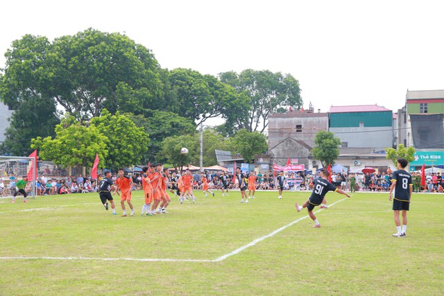 Đội FC Tiền Phong vô địch giải Bóng đá tranh cúp Hai Bà Trưng huyện Mê Linh năm 2022 - Ảnh 3.