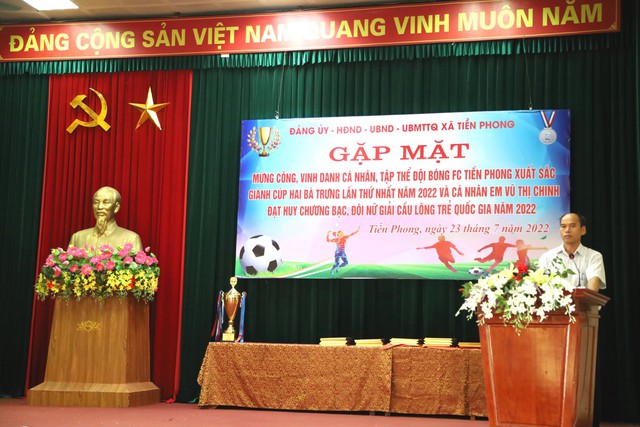 Gặp mặt mừng công đội bóng FC Tiền Phong và cá nhân đạt Huy chương Bạc đôi nữ giải cầu lông trẻ Quốc gia năm 2022 - Ảnh 2.