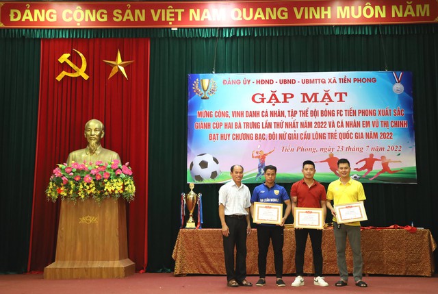 Gặp mặt mừng công đội bóng FC Tiền Phong và cá nhân đạt Huy chương Bạc đôi nữ giải cầu lông trẻ Quốc gia năm 2022 - Ảnh 9.