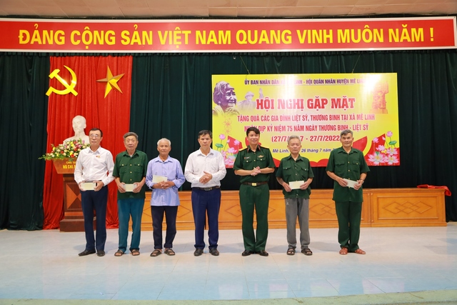 Gặp mặt, tặng quà các gia đình thương binh, liệt sỹ nhân dịp kỷ niệm 75 năm ngày Thương binh – Liệt sỹ - Ảnh 12.