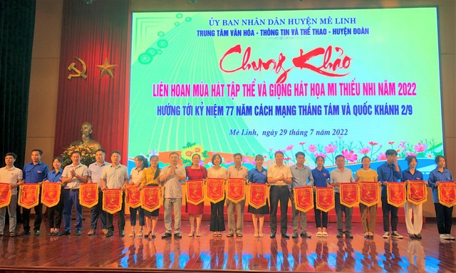 Mê Linh sôi nổi Liên hoan múa hát tập thể và Giọng hát họa mi thiếu nhi năm 2022 - Ảnh 1.