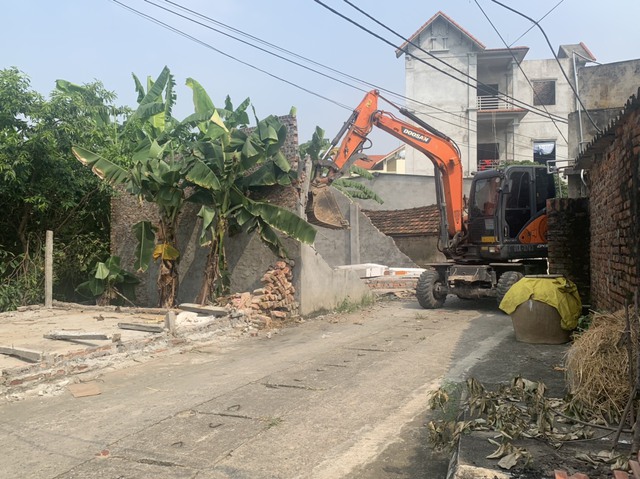 Huyện Mê Linh: Cưỡng chế đợt 2 vi phạm đất đai, trật tự xây dựng khu vực thôn Khê Ngoại  2 và thôn Khê Ngoại  5, xã Văn Khê - Ảnh 3.