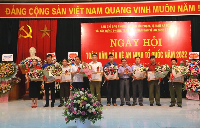 Mê Linh tổ chức &quot;Ngày hội toàn dân bảo vệ an ninh tổ quốc&quot; năm 2022 - Ảnh 10.