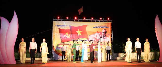Mê Linh: biểu diễn nghệ thuật kỷ niệm 77 năm Cách mạng Tháng Tám và Quốc khánh nước Cộng hòa xã hội chủ nghĩa Việt Nam - Ảnh 6.