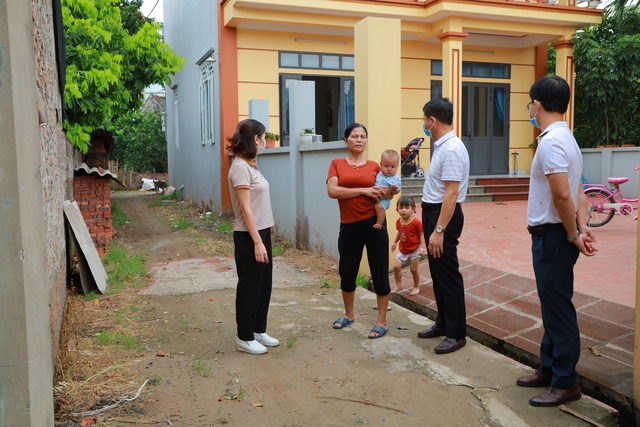 Kiểm tra công tác phòng chống dịch bệnh sốt xuất huyết trên địa bàn huyện Mê Linh - Ảnh 7.