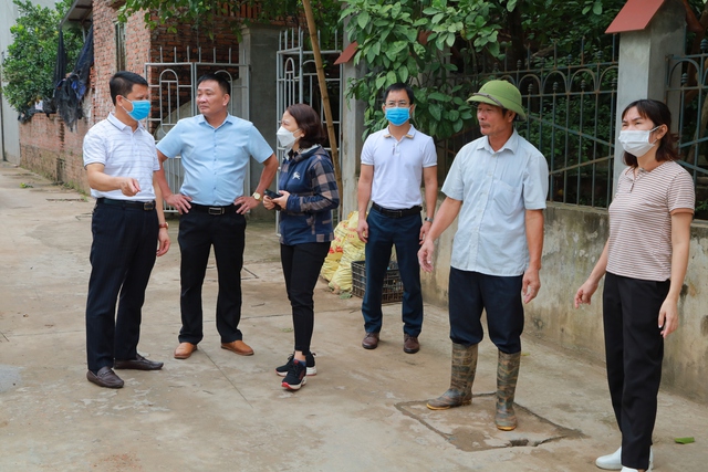 Kiểm tra công tác phòng chống dịch bệnh sốt xuất huyết trên địa bàn huyện Mê Linh - Ảnh 3.