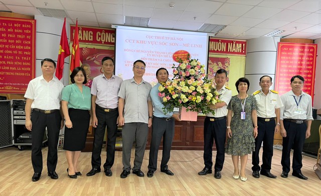 Đồng chí Bí thư Huyện ủy Nguyễn Thanh Liêm thăm, làm việc với Chi cục Thuế khu vực Sóc Sơn – Mê Linh nhân ngày truyền thống ngành Thuế - Ảnh 1. Đồng chí Bí thư Huyện ủy Nguyễn Thanh Liêm thăm, làm việc với Chi cục Thuế khu vực Sóc Sơn – Mê Linh nhân ngày truyền thống ngành Thuế - Ảnh 1.