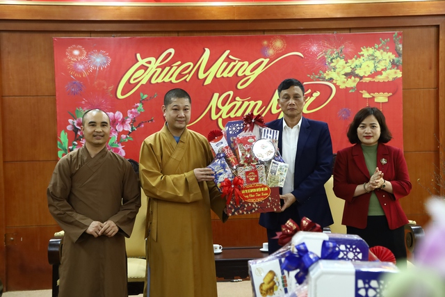 Ban Trị sự Giáo hội Phật giáo Việt Nam Huyện chúc Tết Huyện ủy - HĐND - UBND - Ủy ban MTTQ huyện Mê Linh - Ảnh 1.