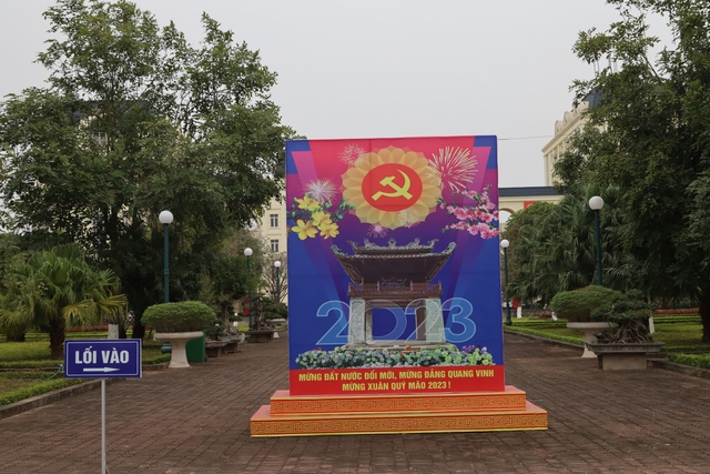 Mê Linh rực rỡ cờ, hoa chào Tết Nguyên đán Quý Mão 2023 - Ảnh 2.