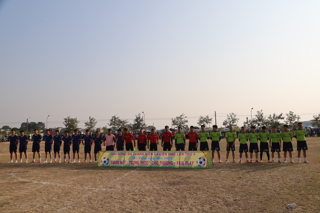 Đội bóng FC Bồng Mạc giành cúp vô địch Giải bóng đá thanh niên xã Liên Mạc lần thứ X - Ảnh 1.