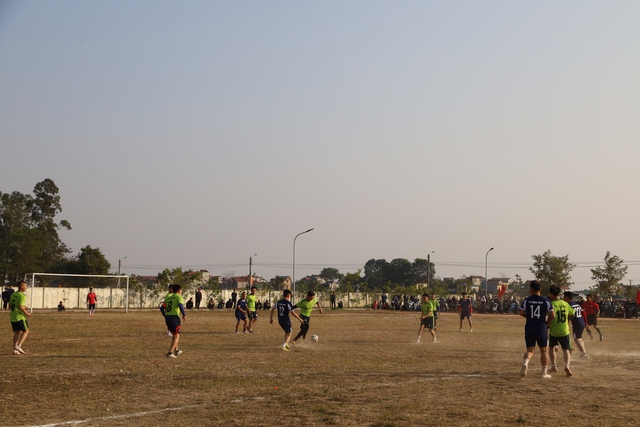 Đội bóng FC Bồng Mạc giành cúp vô địch Giải bóng đá thanh niên xã Liên Mạc lần thứ X - Ảnh 2.