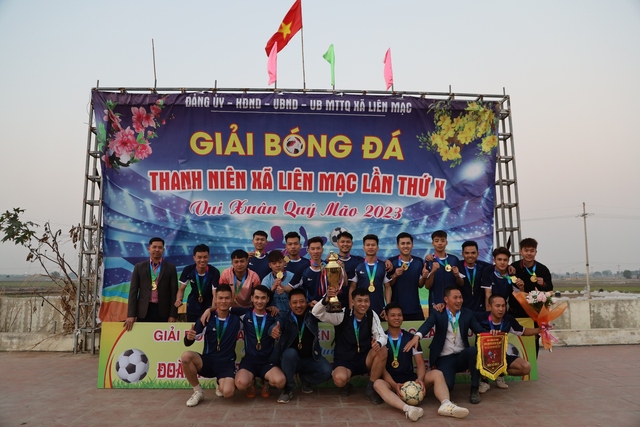 Đội bóng FC Bồng Mạc giành cúp vô địch Giải bóng đá thanh niên xã Liên Mạc lần thứ X - Ảnh 4.