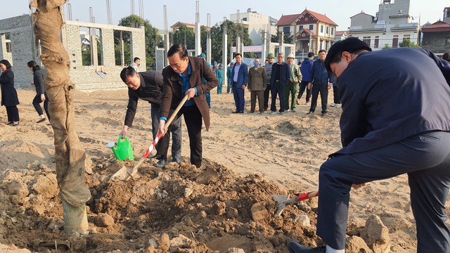 THỊ TRẤN QUANG MINH TỔ CHỨC LỄ PHÁT ĐỘNG TẾT TRỒNG CÂY “ĐỜI ĐỜI NHỚ ƠN BÁC HỒ” XUÂN QUÝ MÃO 2023 - Ảnh 6.