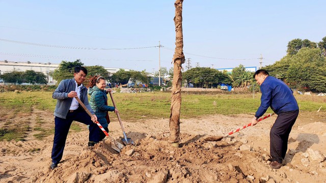 THỊ TRẤN QUANG MINH TỔ CHỨC LỄ PHÁT ĐỘNG TẾT TRỒNG CÂY “ĐỜI ĐỜI NHỚ ƠN BÁC HỒ” XUÂN QUÝ MÃO 2023 - Ảnh 9.