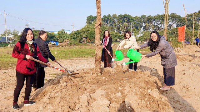 THỊ TRẤN QUANG MINH TỔ CHỨC LỄ PHÁT ĐỘNG TẾT TRỒNG CÂY “ĐỜI ĐỜI NHỚ ƠN BÁC HỒ” XUÂN QUÝ MÃO 2023 - Ảnh 10.