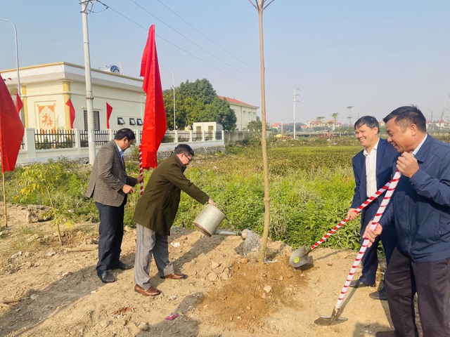 Mê Linh: Sổi nổi ra quân trồng cây đầu Xuân Quý Mão 2023 tại các địa phương - Ảnh 6.