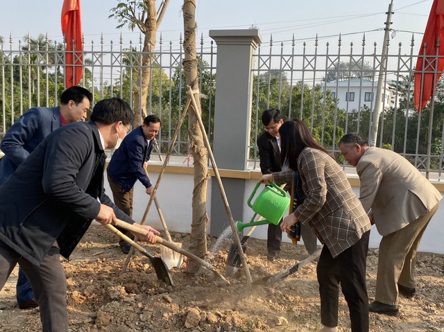 Mê Linh: Sổi nổi ra quân trồng cây đầu Xuân Quý Mão 2023 tại các địa phương - Ảnh 15.