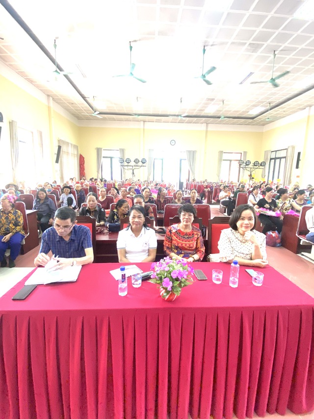 Hội nghị Kỉ niệm 33 năm Ngày Quốc tế Người Cao Tuổi ( 01/10/1991 - 01/10/2023 ). Và Tháng hành động vì NCT Việt Nam. Giao lưu văn nghệ, ra mắt Câu lạc bộ Văn nghệ Hội NCT xã Tiền Phong; Tặng quà cho NCT có hoàn cảnh khó khăn đặc biệt. - Ảnh 1. Hội nghị Kỉ niệm 33 năm Ngày Quốc tế Người Cao Tuổi ( 01/10/1991 - 01/10/2023 ). Và Tháng hành động vì NCT Việt Nam. Giao lưu văn nghệ, ra mắt Câu lạc bộ Văn nghệ Hội NCT xã Tiền Phong; Tặng quà cho NCT có hoàn cảnh khó khăn đặc biệt. - Ảnh 1.