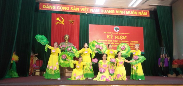 Hội nghị Kỉ niệm 33 năm Ngày Quốc tế Người Cao Tuổi ( 01/10/1991 - 01/10/2023 ). Và Tháng hành động vì NCT Việt Nam. Giao lưu văn nghệ, ra mắt Câu lạc bộ Văn nghệ Hội NCT xã Tiền Phong; Tặng quà cho NCT có hoàn cảnh khó khăn đặc biệt. - Ảnh 8. Hội nghị Kỉ niệm 33 năm Ngày Quốc tế Người Cao Tuổi ( 01/10/1991 - 01/10/2023 ). Và Tháng hành động vì NCT Việt Nam. Giao lưu văn nghệ, ra mắt Câu lạc bộ Văn nghệ Hội NCT xã Tiền Phong; Tặng quà cho NCT có hoàn cảnh khó khăn đặc biệt. - Ảnh 8.