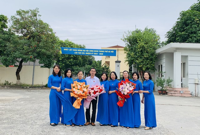 Công đoàn thị trấn Chi Đông hưởng ứng "Tuần lễ áo dài Việt nam" năm 2023 - Ảnh 1. Công đoàn thị trấn Chi Đông hưởng ứng "Tuần lễ áo dài Việt nam" năm 2023 - Ảnh 1.