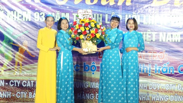 Hội Liên hiệp Phụ nữ thị trấn Chi Đông tổ chức Liên hoan văn nghệ chào mừng kỷ niệm 93 năm thành lập Hội liên hiệp phụ nữ Việt Nam 20/10 và Ngày phụ nữ Việt Nam 20/10 - Ảnh 1. Hội Liên hiệp Phụ nữ thị trấn Chi Đông tổ chức Liên hoan văn nghệ chào mừng kỷ niệm 93 năm thành lập Hội liên hiệp phụ nữ Việt Nam 20/10 và Ngày phụ nữ Việt Nam 20/10 - Ảnh 1.