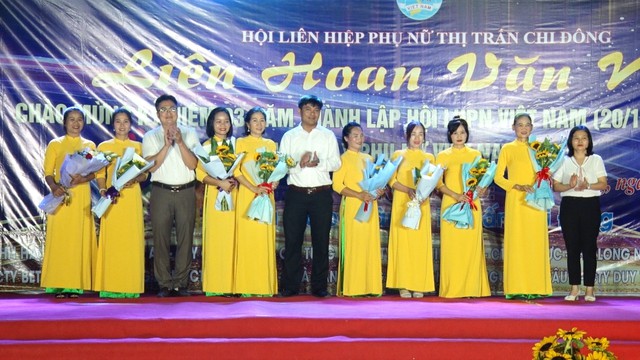 Hội Liên hiệp Phụ nữ thị trấn Chi Đông tổ chức Liên hoan văn nghệ chào mừng kỷ niệm 93 năm thành lập Hội liên hiệp phụ nữ Việt Nam 20/10 và Ngày phụ nữ Việt Nam 20/10 - Ảnh 3. Hội Liên hiệp Phụ nữ thị trấn Chi Đông tổ chức Liên hoan văn nghệ chào mừng kỷ niệm 93 năm thành lập Hội liên hiệp phụ nữ Việt Nam 20/10 và Ngày phụ nữ Việt Nam 20/10 - Ảnh 3.