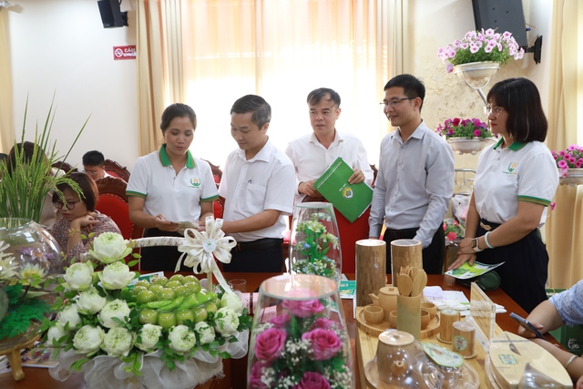 Mê Linh sẽ có thêm 29 sản phẩm đạt tiêu chuẩn OCOP - Ảnh 2. Mê Linh sẽ có thêm 29 sản phẩm đạt tiêu chuẩn OCOP - Ảnh 2.